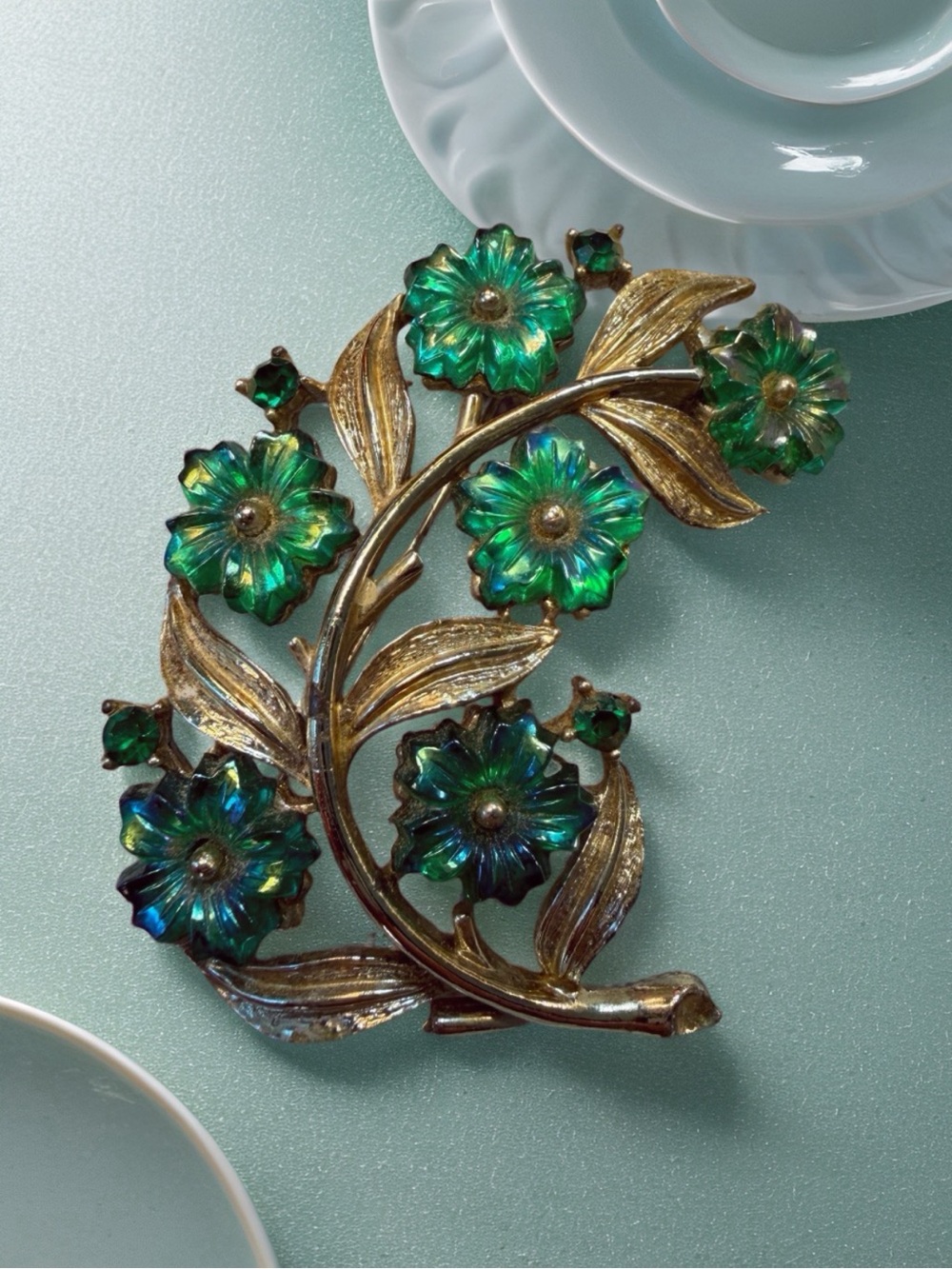 Coro Brooch Pin Teal Green Iridescent Molded Glass Flowers Gold Tone 1960s - Picture 3 of 7